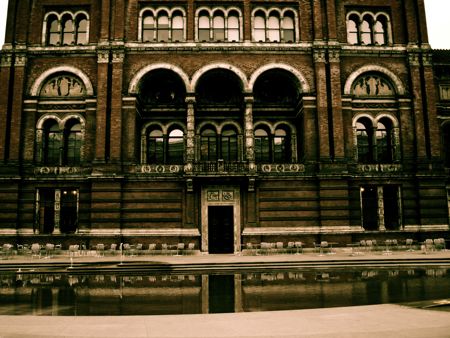 V&A courtyard facade